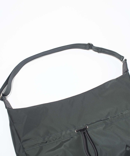 F/CE. （エフシーイー）の「F/CE. 420 re/cor 2WAY SHOULDER TOTE / エフシーイー 420 re/cor 2WAY ショルダートート（ショルダーバッグ・メンズ・グレー/ブラック・FREE）」の7枚目の写真