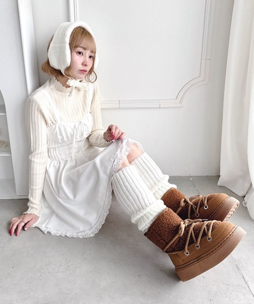 Loueme(ルエム)の「レースアップボアムートンブーツ(ブーツ・レディース・ブラック/オフホワイト/ブラウン・23.5cm/24.5cm)」の22枚目の写真