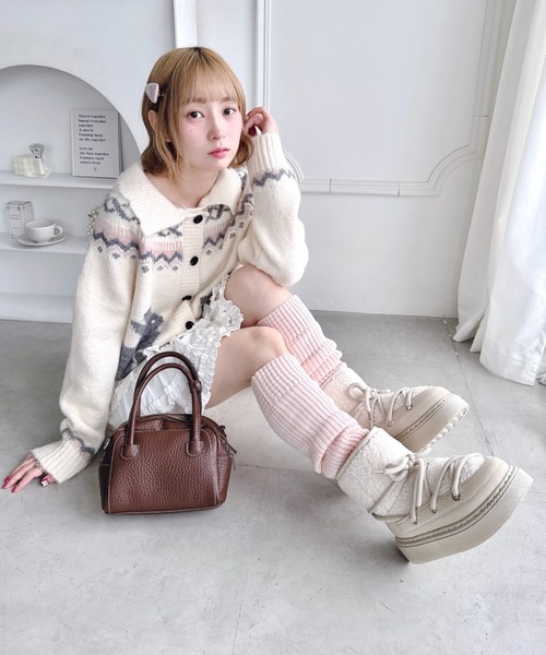 Loueme(ルエム)の「レースアップボアムートンブーツ(ブーツ・レディース・ブラック/オフホワイト/ブラウン・23.5cm/24.5cm)」の8枚目の写真