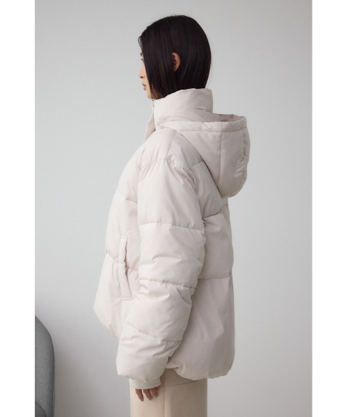 AZUL by moussy（アズールバイマウジー）の「B-HEAT フード付き中綿ジャケット（ブルゾン・レディース・アイボリー/ブラック・SMALL/MEDIUM）」の7枚目の写真