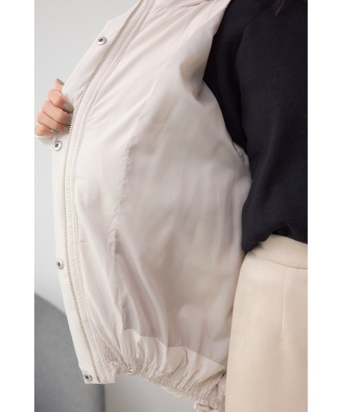 AZUL by moussy（アズールバイマウジー）の「B-HEAT フード付き中綿ジャケット（ブルゾン・レディース・アイボリー/ブラック・SMALL/MEDIUM）」の16枚目の写真