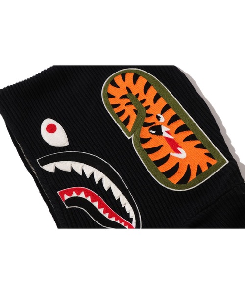 A BATHING APE（アベイシングエイプ）の「SHARK FULL ZIP KNIT HOODIE（ニット/セーター・メンズ・レッド/ブラック・X-LARGE/MEDIUM/SMALL/LARGE）」の9枚目の写真