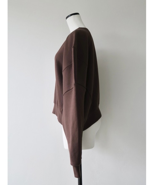 AMOMMA（アモマ）の「PUFF SLEEVE SWEAT 起毛なし（スウェット・レディース・ブラック/グレー/チャコールグレー/ネイビー/ホワイト/ブラウン/その他/ベージュ/ピンク・FREE）」の17枚目の写真