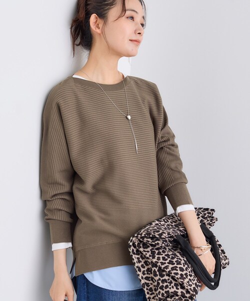 INDIVI（インディヴィ）の「【洗える/体型カバー】美シルエットニット（ニット/セーター・レディース・パープル/ライトパープル/オフホワイト/チャコールグレー/ブラウン系・05/13/15 /34/38/19）」の3枚目の写真