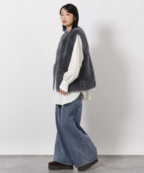 LAKOLE（ラコレ）の「シープファーベスト / 327801（ベスト・レディース・グレー/チャコール/ライトベージュ・FREE）」の20枚目の写真