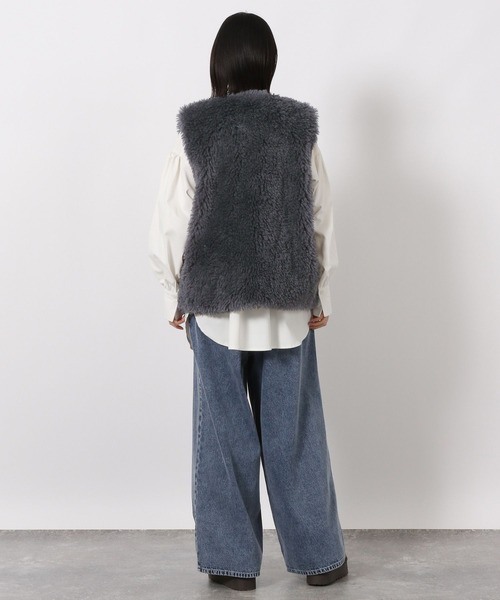 LAKOLE（ラコレ）の「シープファーベスト / 327801（ベスト・レディース・グレー/チャコール/ライトベージュ・FREE）」の21枚目の写真