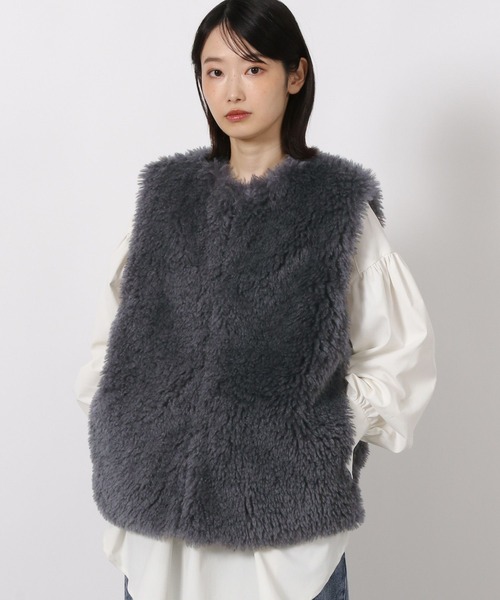 LAKOLE（ラコレ）の「シープファーベスト / 327801（ベスト・レディース・グレー/チャコール/ライトベージュ・FREE）」の22枚目の写真