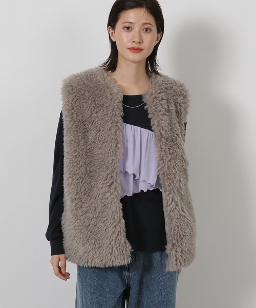 LAKOLE（ラコレ）の「シープファーベスト / 327801（ベスト・レディース・グレー/チャコール/ライトベージュ・FREE）」の11枚目の写真