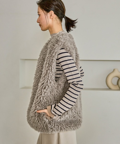 LAKOLE（ラコレ）の「シープファーベスト / 327801（ベスト・レディース・グレー/チャコール/ライトベージュ・FREE）」の9枚目の写真