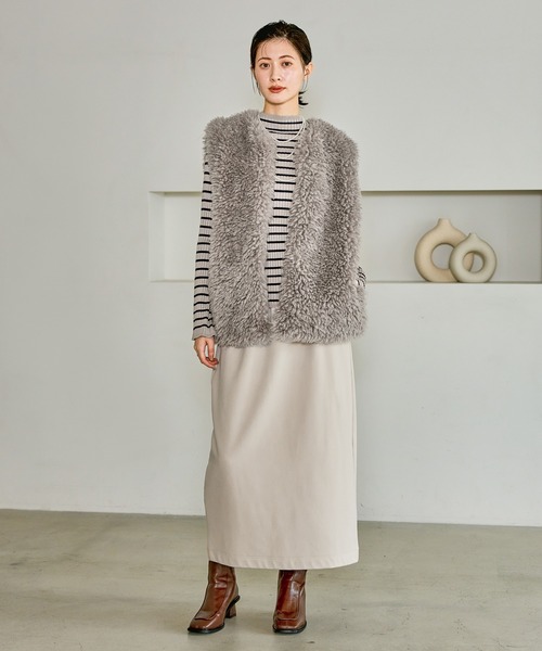 LAKOLE（ラコレ）の「シープファーベスト / 327801（ベスト・レディース・グレー/チャコール/ライトベージュ・FREE）」の4枚目の写真