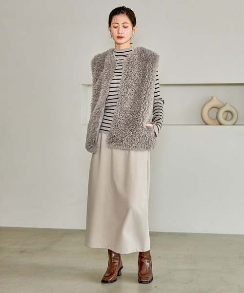 LAKOLE（ラコレ）の「シープファーベスト / 327801（ベスト・レディース・グレー/チャコール/ライトベージュ・FREE）」の5枚目の写真