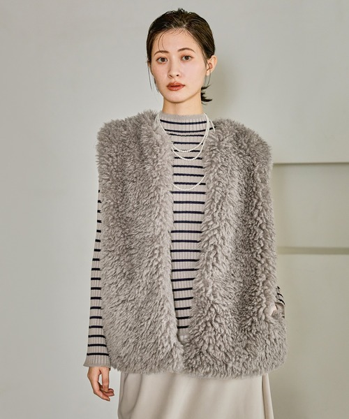 LAKOLE（ラコレ）の「シープファーベスト / 327801（ベスト・レディース・グレー/チャコール/ライトベージュ・FREE）」の8枚目の写真