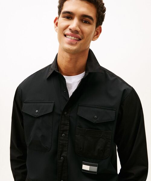 TOMMY HILFIGER（トミーヒルフィガー）の「MODERN ATHLETIC ミックスファブリックユーティリティシャツ（シャツ/ブラウス・メンズ・ホワイト/ブラック・LARGE/MEDIUM/SMALL/X-LARGE）」の3枚目の写真