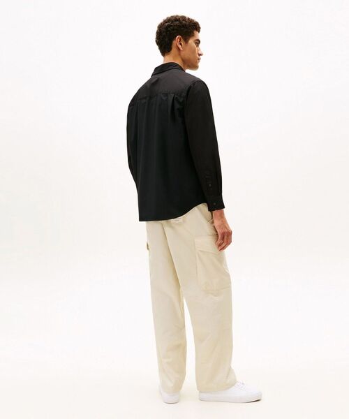 TOMMY HILFIGER（トミーヒルフィガー）の「MODERN ATHLETIC ミックスファブリックユーティリティシャツ（シャツ/ブラウス・メンズ・ホワイト/ブラック・LARGE/MEDIUM/SMALL/X-LARGE）」の5枚目の写真