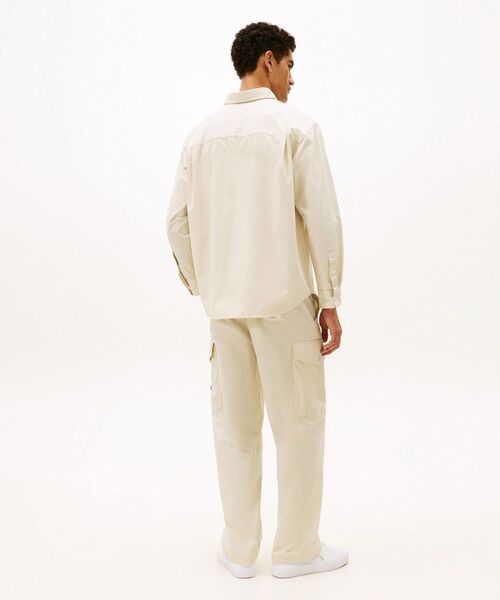 TOMMY HILFIGER（トミーヒルフィガー）の「MODERN ATHLETIC ミックスファブリックユーティリティシャツ（シャツ/ブラウス・メンズ・ホワイト/ブラック・LARGE/MEDIUM/SMALL/X-LARGE）」の9枚目の写真
