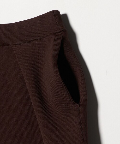 BEAUTY&YOUTH UNITED ARROWS（ビューティーアンドユースユナイテッドアローズ）の「【WEB限定】ポリエステル コクーンニットスカート ウォッシャブル（スカート・レディース・グレー系/ブラック/ダークブラウン・FREE）」の18枚目の写真