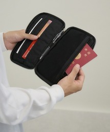 kuros'（クロス）の「【kuros’オリジナル】高密度織ナイロン トラベルオーガナイザー 黒 豊岡製（パスポートケース）」