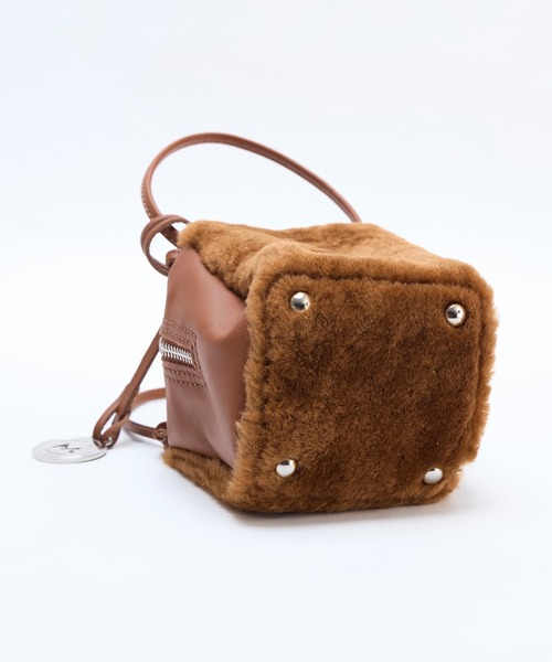marco masi(マルコマージ)の「【MARCO MASI】キューブミニムートンバッグ-MINI CAMEL(ハンドバッグ・レディース・キャメル・FREE)」の11枚目の写真