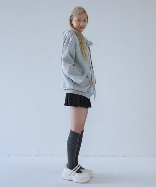 Uenui（ウニュイ）の「ribbon zip-up hoodie（パーカー・レディース・グレー/ブラック・FREE）」の12枚目の写真