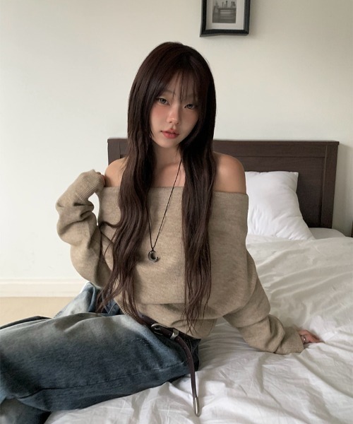 anyonemore（エニワンモア）の「シンプルルーズオフショルダーニット（ニット/セーター・レディース・チャコール/ベージュ・FREE）」の13枚目の写真