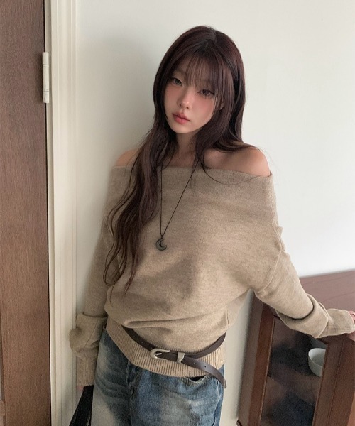 anyonemore（エニワンモア）の「シンプルルーズオフショルダーニット（ニット/セーター・レディース・チャコール/ベージュ・FREE）」の15枚目の写真