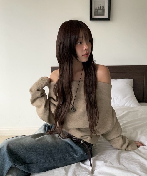 anyonemore（エニワンモア）の「シンプルルーズオフショルダーニット（ニット/セーター・レディース・チャコール/ベージュ・FREE）」の14枚目の写真