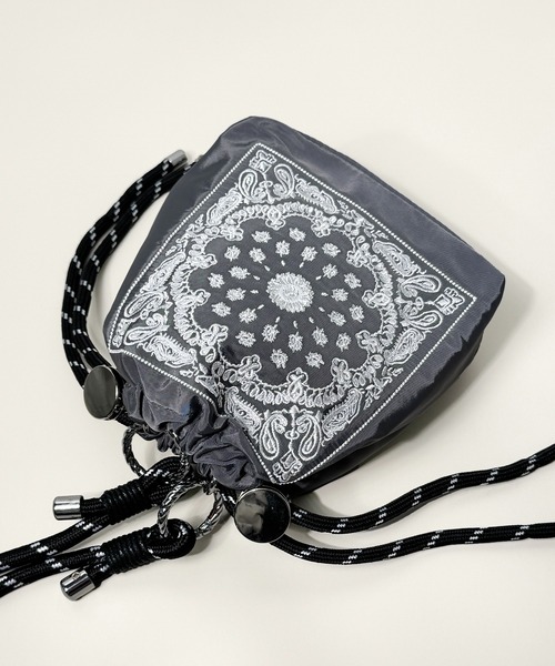 folka(フォルカ)の「10D44-SZ ペイズリー 刺繍 ミニショルダー(ショルダーバッグ・レディース・ブラック/グレー・ONESIZE)」の9枚目の写真