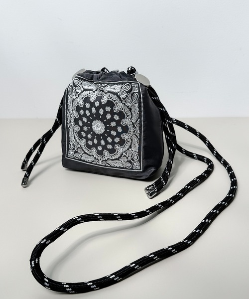 folka(フォルカ)の「10D44-SZ ペイズリー 刺繍 ミニショルダー(ショルダーバッグ・レディース・ブラック/グレー・ONESIZE)」の10枚目の写真