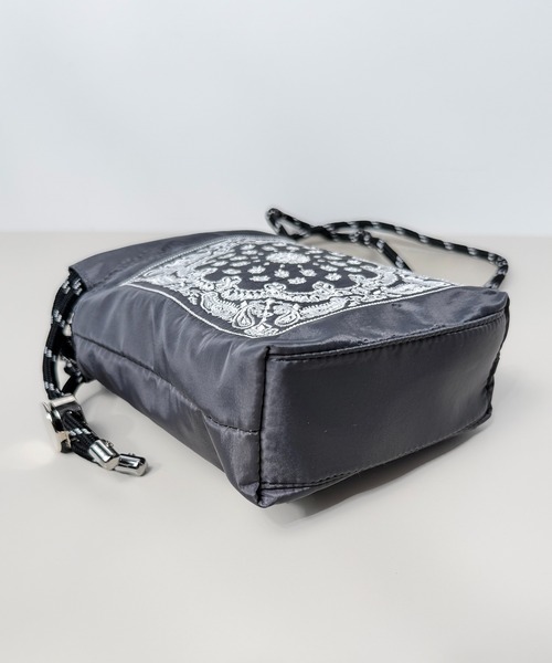 folka(フォルカ)の「10D44-SZ ペイズリー 刺繍 ミニショルダー(ショルダーバッグ・レディース・ブラック/グレー・ONESIZE)」の14枚目の写真