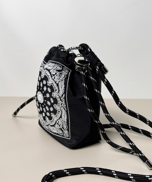 folka(フォルカ)の「10D44-SZ ペイズリー 刺繍 ミニショルダー(ショルダーバッグ・レディース・ブラック/グレー・ONESIZE)」の7枚目の写真