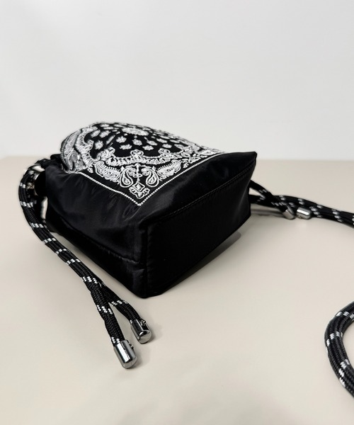 folka(フォルカ)の「10D44-SZ ペイズリー 刺繍 ミニショルダー(ショルダーバッグ・レディース・ブラック/グレー・ONESIZE)」の8枚目の写真