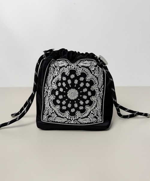 folka(フォルカ)の「10D44-SZ ペイズリー 刺繍 ミニショルダー(ショルダーバッグ・レディース・ブラック/グレー・ONESIZE)」の5枚目の写真