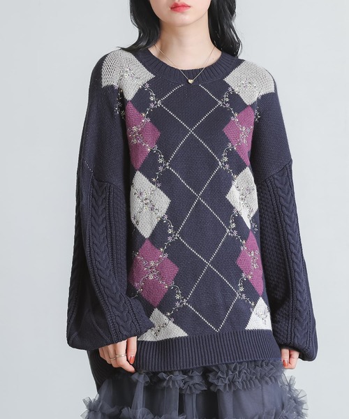 somari imagination(ソマリ イマジネーション)の「『花柄刺繍アーガイルジャカードニット』(ニット/セーター・レディース・ネイビー/杢グレー・FREE)」の2枚目の写真