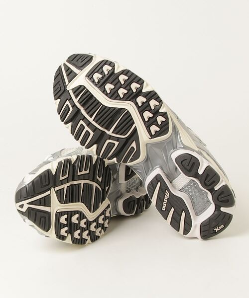 MIZUNO（ミズノ　）の「ミズノ  ウエーブライダー10（スニーカー・メンズ・ホワイト×グリーン・28.0cm/29.0cm/27.0cm/27.5cm/26.0cm/26.5cm/23.0cm/23.5cm/24.0cm/24.5cm/25.5cm/25.0cm）」の3枚目の写真