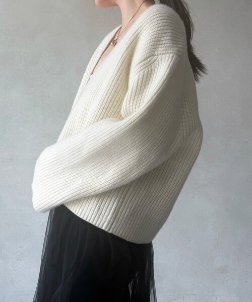 BEARDSLEY（ビアズリー）の「Vネック畦プルオーバー（ニット/セーター・レディース・ホワイト/キャメル・FREE）」の4枚目の写真