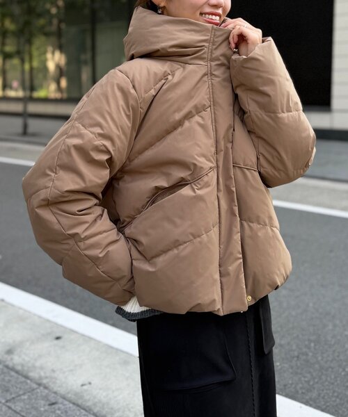 Chez toi（シェトワ）の「ボリュームネックストレッチダウン（ダウンジャケット/コート・レディース・キャメル/ネイビー/アイボリー/ブラック・FREE）」の4枚目の写真
