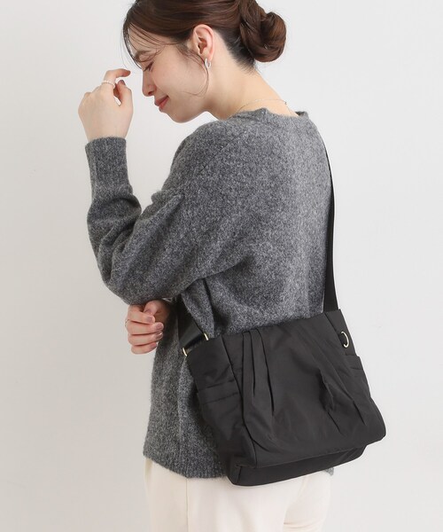 SHOO・LA・RUE(シューラルー)の「【撥水/軽量】パフィ ショルダーバッグ(ショルダーバッグ・レディース・ナチュラル/ブラウン系/ブラック・00)」の4枚目の写真