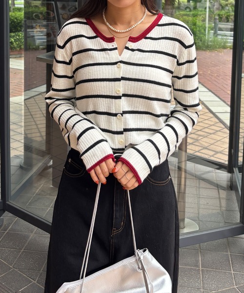 ISOOK（アイスー）の「【ISOOK / アイスー】バイカラーボーダーカーディガン / ボーダートップス 配色 薄手 長袖 羽織り 春ニット 春服 ホワイト ネイビー ZOZOTOWN限定（カーディガン/ボレロ・レディース・ネイビー/アイボリー・FREE）」の13枚目の写真