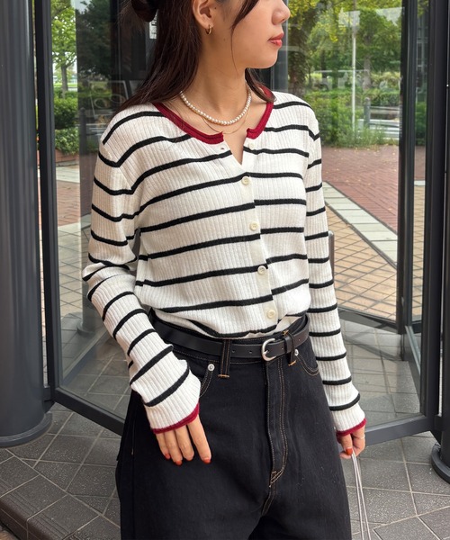 ISOOK（アイスー）の「【ISOOK / アイスー】バイカラーボーダーカーディガン / ボーダートップス 配色 薄手 長袖 羽織り 春ニット 春服 ホワイト ネイビー ZOZOTOWN限定（カーディガン/ボレロ・レディース・ネイビー/アイボリー・FREE）」の21枚目の写真