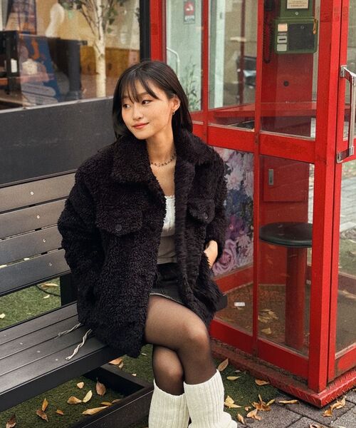 CHASECULT(チェイスカルト)の「女性ボアカラー半コート-ブラック(ムートンコート・レディース・ブラック・90/85)」の2枚目の写真