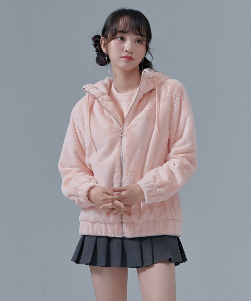 CHASECULT(チェイスカルト)の「女性ミンクフードジップアップ-CFRG4378D0P(パーカー・レディース・PINK・85/90)」の2枚目の写真