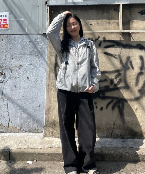 MUSINSA STANDARD WOMAN（ムシンサスタンダードウーマン）の「ウィメンズディープタックエクストラワイドデニムパンツ[ウォッシュドブラック]（デニムパンツ・レディース・その他・30/24/25/26/27/28/29）」の8枚目の写真