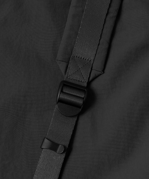 MUSINSA STANDARD（ムシンサスタンダード）の「クリンクルドローストリングイージースリングバック[ブラック]（ショルダーバッグ・レディース・その他・FREE）」の8枚目の写真