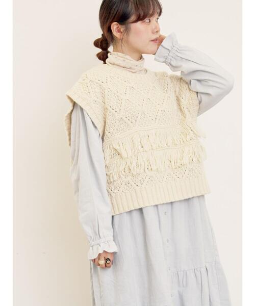 Samansa Mos2（サマンサ モスモス）の「【Fluffy Wool Blend】フリンジニットベスト（ベスト・レディース・オフホワイト/ベージュ/レッド・F）」の2枚目の写真