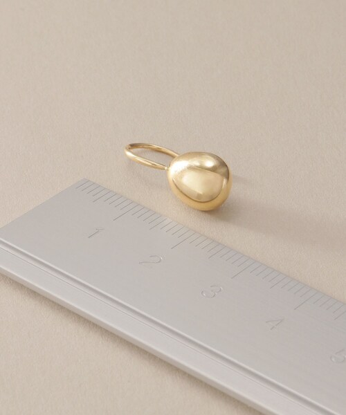 COCOSHNIK(ココシュニック)の「K10中空エッグシェイプ フックピアス(ピアス(両耳用)・レディース・イエローゴールド・00)」の5枚目の写真