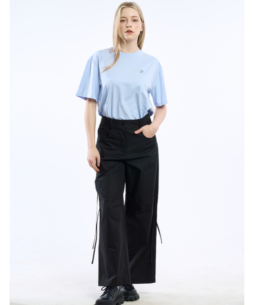 CLEVER FIELD(クレバーフィールド)の「ベーシッククローバーワッペンデイリーTシャツ_ブルー(Tシャツ/カットソー・レディース・その他・LARGE/MEDIUM/X-LARGE)」の2枚目の写真