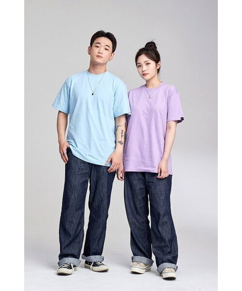 APOSTROPHE COMMA(アポストロフィコンマ)の「リバーシブルラベル無地半袖Tシャツ(ライトパープル)(Tシャツ/カットソー・メンズ・ラベンダー・MEDIUM/SMALL/X-LARGE/LARGE)」の2枚目の写真