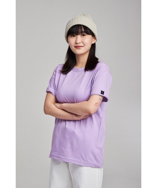 APOSTROPHE COMMA(アポストロフィコンマ)の「リバーシブルラベル無地半袖Tシャツ(ライトパープル)(Tシャツ/カットソー・メンズ・ラベンダー・MEDIUM/SMALL/X-LARGE/LARGE)」の6枚目の写真