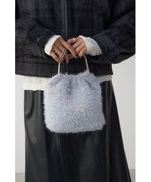AZUL by moussy(アズールバイマウジー)の「ラメシャギーメタルハンドルバッグ【着用画像あり】(ショルダーバッグ・レディース・ブラック/シルバー・FREE)」の3枚目の写真