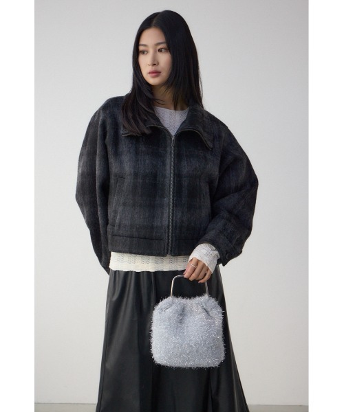 AZUL by moussy(アズールバイマウジー)の「ラメシャギーメタルハンドルバッグ【着用画像あり】(ショルダーバッグ・レディース・ブラック/シルバー・FREE)」の4枚目の写真